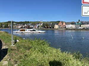 E-SantaMaria Fähre auf der Mosel