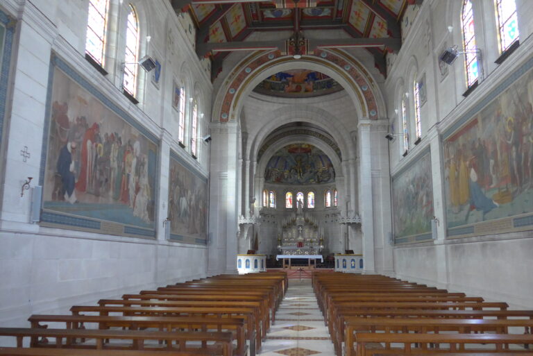 In der Basilika Jeanne d‘Arc