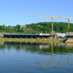 Schiffswerft an der Maas